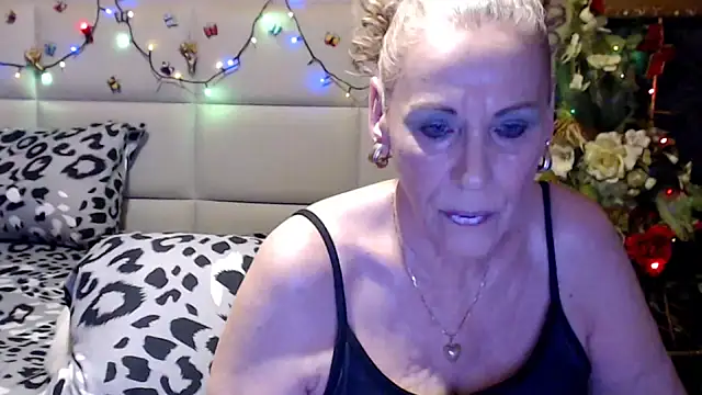 Snapshot of HappyWomanOn chatting on July 21, 2026, 9:00 am HappyWomanOn online show from July 21, 2026, 9:00 am