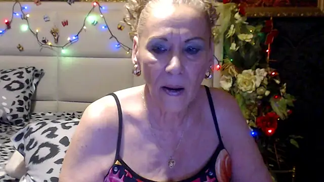 Snapshot of HappyWomanOn chatting on July 22, 2026, 9:56 am HappyWomanOn online show from July 22, 2026, 9:56 am