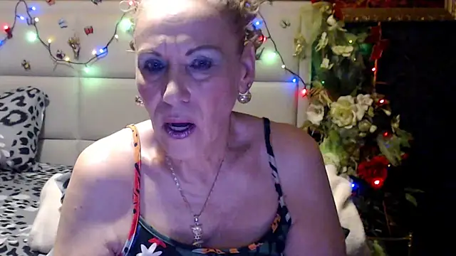 Snapshot of HappyWomanOn chatting on July 23, 2026, 6:55 am HappyWomanOn online show from July 23, 2026, 6:55 am