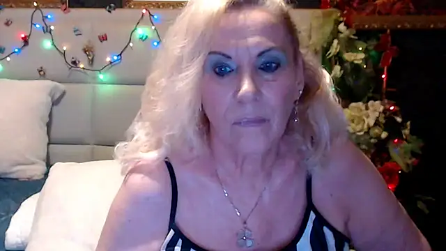 Snapshot of HappyWomanOn chatting on July 31, 2026, 6:29 pm HappyWomanOn online show from July 31, 2026, 6:29 pm