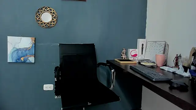 Snapshot of nia__white chatting on December 19, 2024, 4:46 pm nia white online show from December 19, 2024, 4:46 pm