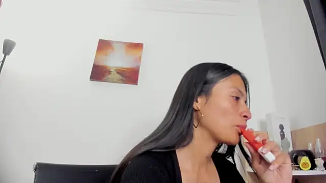 Snapshot of nia__white chatting on June 10, 2026, 1:39 am nia white online show from June 10, 2026, 1:39 am