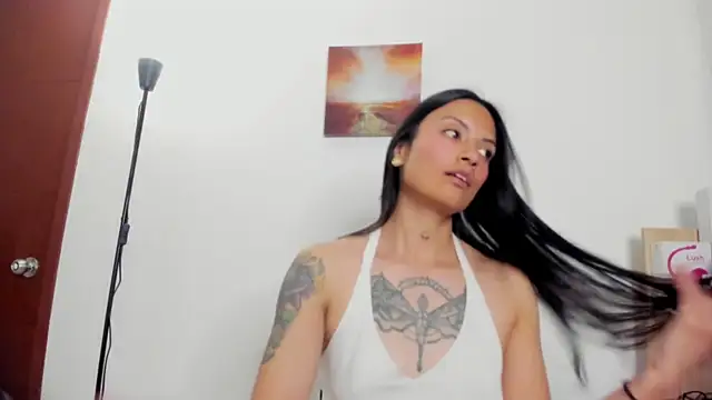Snapshot of nia__white chatting on July 16, 2026, 12:05 am nia white online show from July 16, 2026, 12:05 am