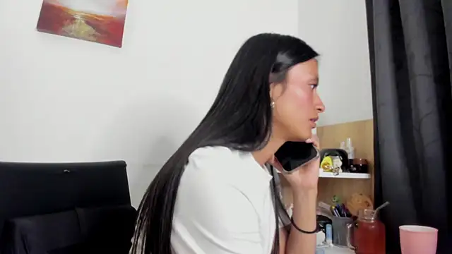 Snapshot of nia__white chatting on August 2, 2026, 12:20 am nia white online show from August 2, 2026, 12:20 am