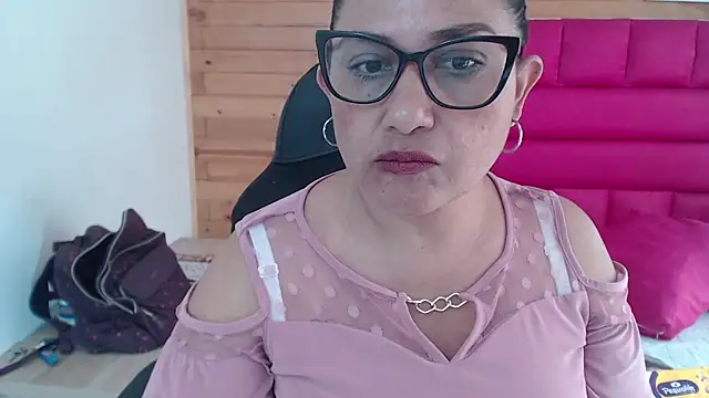 Snapshot of Katha_Marck chatting on January 13, 2025, 7:10 pm Katha Marck online show from January 13, 2025, 7:10 pm