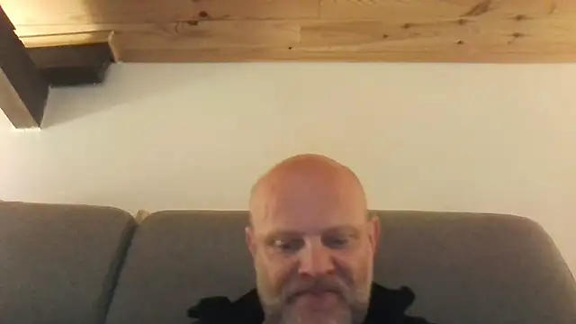 davigochi77bcn online show from April 12, 2026, 7:52 pm
