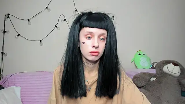 Snapshot of FlowerOfSin2001 chatting on September 21, 2025, 4:30 pm FlowerOfSin2001 online show from September 21, 2025, 4:30 pm