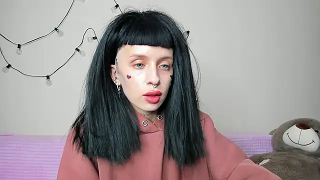 Snapshot of FlowerOfSin2001 chatting on October 7, 2025, 3:53 pm FlowerOfSin2001 online show from October 7, 2025, 3:53 pm