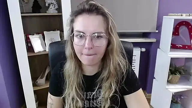 Zoey Erotic online show from October 6, 2025, 4:32 am