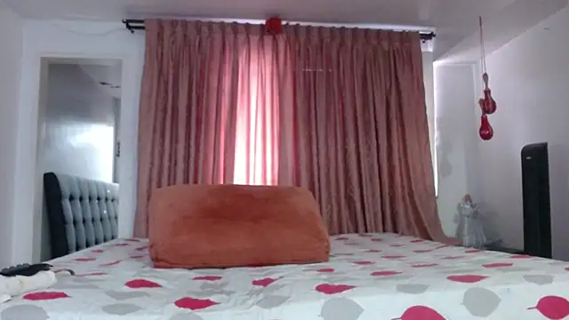 Snapshot of linapalacios chatting on June 2, 2026, 10:34 pm linapalacios online show from June 2, 2026, 10:34 pm