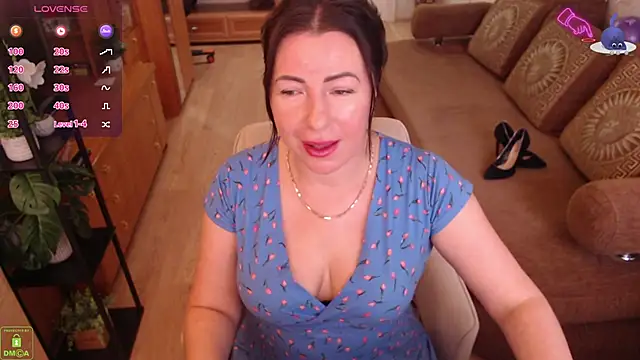 LauraClarck online show from May 3, 2026, 7:47 am