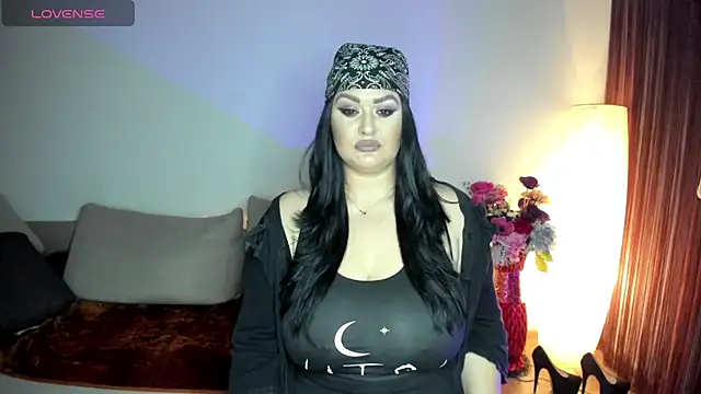 Snapshot of Laura_sinner chatting on January 25, 2025, 8:00 pm Laura sinner online show from January 25, 2025, 8:00 pm