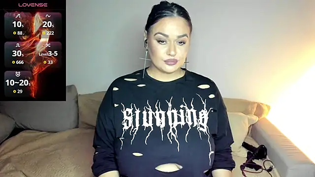 Snapshot of Laura_sinner chatting on October 23, 2025, 4:39 pm Laura sinner online show from October 23, 2025, 4:39 pm