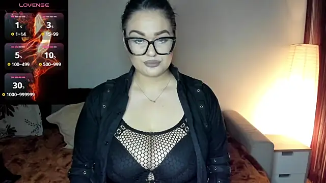 Snapshot of Laura_sinner chatting on November 17, 2025, 5:30 pm Laura sinner online show from November 17, 2025, 5:30 pm