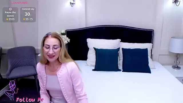 Snapshot of FoxyRamona chatting on July 7, 2026, 6:47 am FoxyRamona online show from July 7, 2026, 6:47 am