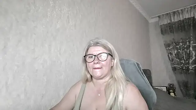 Snapshot of Diana_49 chatting on May 6, 2026, 9:03 am Diana 49 online show from May 6, 2026, 9:03 am