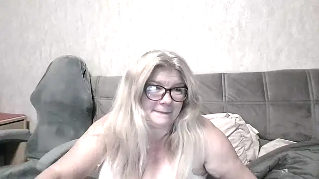 Snapshot of Diana_49 chatting on May 7, 2026, 6:57 pm Diana 49 online show from May 7, 2026, 6:57 pm