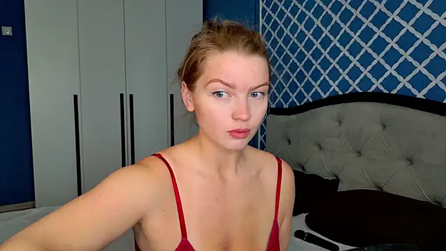 Busty Redhead online show from May 7, 2026, 7:14 am