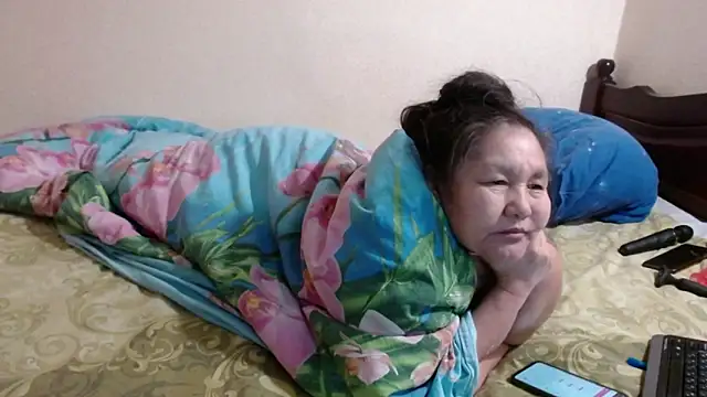 Snapshot of Zulfiya_Bruce chatting on February 5, 2025, 5:42 pm Zulfiya Bruce online show from February 5, 2025, 5:42 pm