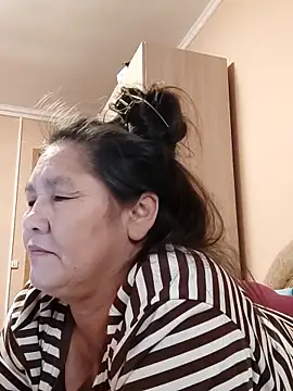 Snapshot of Zulfiya_Bruce chatting on October 20, 2025, 1:39 am Zulfiya Bruce online show from October 20, 2025, 1:39 am