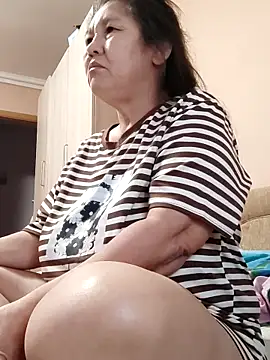 Snapshot of Zulfiya_Bruce chatting on October 21, 2025, 4:46 am Zulfiya Bruce online show from October 21, 2025, 4:46 am