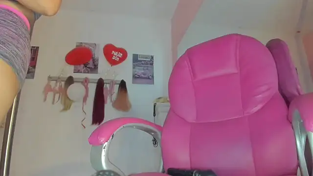 Snapshot of CAMILA--REY chatting on February 28, 2025, 12:20 pm CAMILA--REY online show from February 28, 2025, 12:20 pm