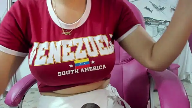 Snapshot of CAMILA--REY chatting on October 22, 2025, 10:53 pm CAMILA--REY online show from October 22, 2025, 10:53 pm