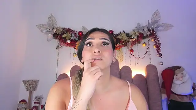 Snapshot of ISABELLASSMITH chatting on December 31, 2024, 10:45 pm ISABELLASSMITH online show from December 31, 2024, 10:45 pm