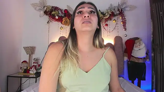 Snapshot of ISABELLASSMITH chatting on January 2, 2025, 9:39 pm ISABELLASSMITH online show from January 2, 2025, 9:39 pm