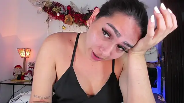 Snapshot of ISABELLASSMITH chatting on January 6, 2025, 9:00 pm ISABELLASSMITH online show from January 6, 2025, 9:00 pm