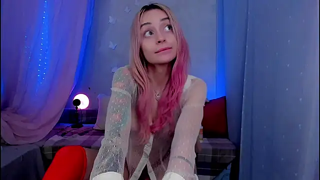 Snapshot of LickLizzy chatting on January 3, 2025, 8:01 pm LickLizzy online show from January 3, 2025, 8:01 pm