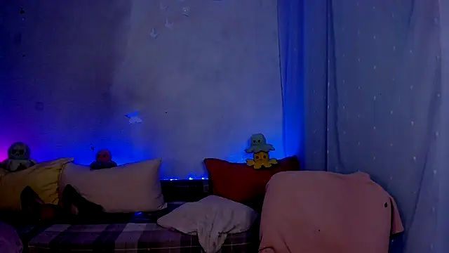 Snapshot of LickLizzy chatting on February 4, 2025, 6:04 am LickLizzy online show from February 4, 2025, 6:04 am