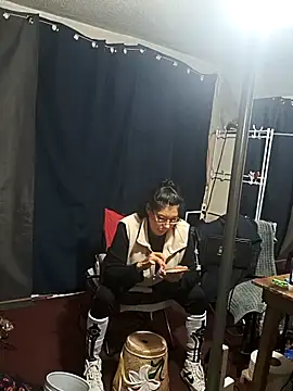 Snapshot of LaInsaciableIntensa chatting on November 6, 2025, 12:44 am LaInsaciableIntensa online show from November 6, 2025, 12:44 am