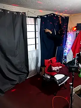 Snapshot of LaInsaciableIntensa chatting on November 9, 2025, 10:19 pm LaInsaciableIntensa online show from November 9, 2025, 10:19 pm