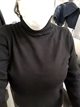 Snapshot of LaInsaciableIntensa chatting on December 5, 2025, 4:47 pm LaInsaciableIntensa online show from December 5, 2025, 4:47 pm