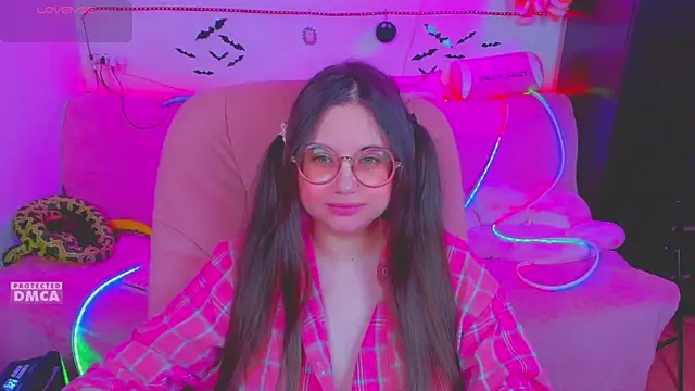 Lolisuccub online show from April 24, 2026, 5:04 pm