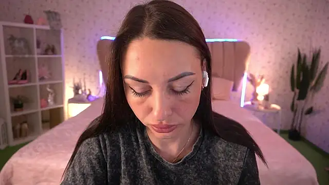 Snapshot of KristiiMax chatting on May 4, 2026, 7:37 am KristiiMax online show from May 4, 2026, 7:37 am