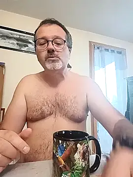 Snapshot of mike9473 chatting on September 18, 2025, 5:31 am mike9473 online show from September 18, 2025, 5:31 am