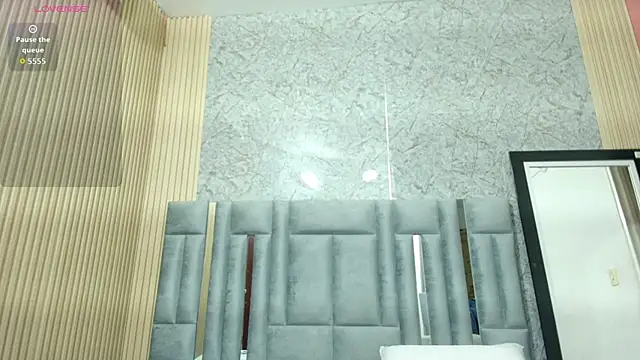 veronicaroose  online show from February 9, 2026, 12:42 pm