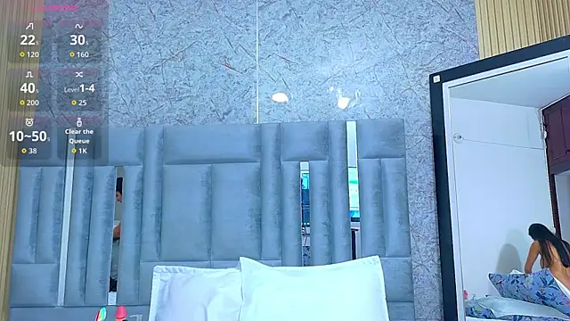 veronicaroose  online show from June 13, 2026, 12:36 pm