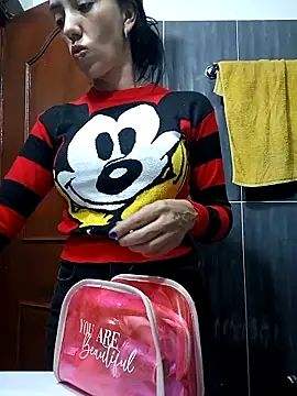 Snapshot of LunaZambrano chatting on February 24, 2025, 6:47 pm LunaZambrano online show from February 24, 2025, 6:47 pm