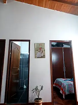 LunaZambrano online show from May 1, 2026, 3:05 pm
