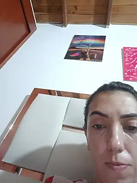 Snapshot of LunaZambrano chatting on May 20, 2026, 4:18 am LunaZambrano online show from May 20, 2026, 4:18 am