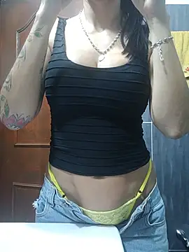 Snapshot of LunaZambrano chatting on July 2, 2026, 3:23 am LunaZambrano online show from July 2, 2026, 3:23 am