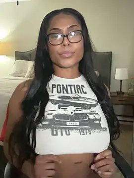 Snapshot of CandyLuxxxx chatting on January 28, 2025, 5:54 am CandyLuxxxx online show from January 28, 2025, 5:54 am