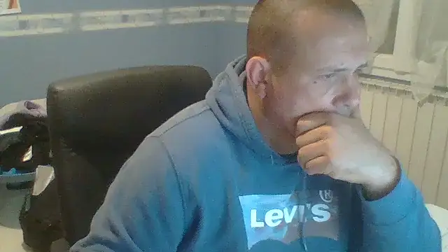 manubm03 online show from October 13, 2025, 11:32 am