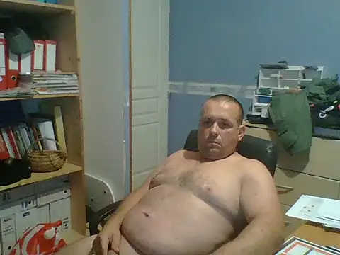 Snapshot of manubm03 chatting on July 15, 2026, 6:02 pm manubm03 online show from July 15, 2026, 6:02 pm