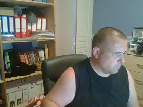 Snapshot of manubm03 chatting on July 16, 2026, 10:43 am manubm03 online show from July 16, 2026, 10:43 am