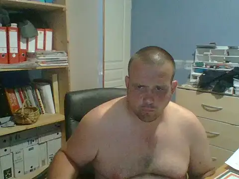 Snapshot of manubm03 chatting on July 19, 2026, 4:54 pm manubm03 online show from July 19, 2026, 4:54 pm