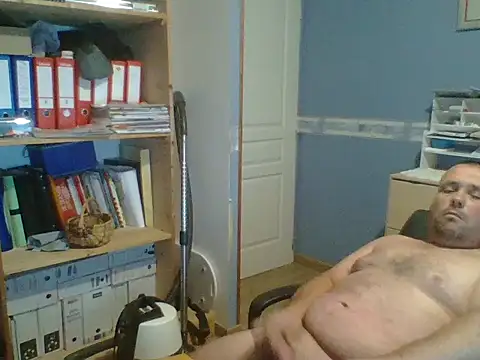 Snapshot of manubm03 chatting on July 24, 2026, 7:39 am manubm03 online show from July 24, 2026, 7:39 am
